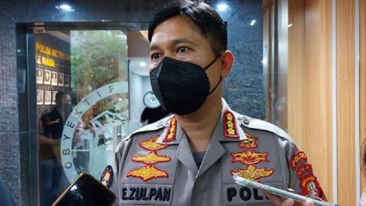 Polda Metro Akan Tangguhkan Penahanan Warga Pekanbaru Posting Sambo Polda Metro Akan Tangguhkan Penahanan Warga Pekanbaru Posting Sambo