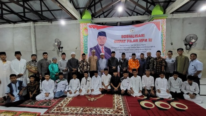 Syahrul Aidi Sosialisasikan Empat Pilar MPR RI, Minta Masyarakat Terapkan dalam Kehidupan Sehari-hari Syahrul Aidi Sosialisasikan Empat Pilar MPR RI, Minta Masyarakat Terapkan dalam Kehidupan Sehari-hari