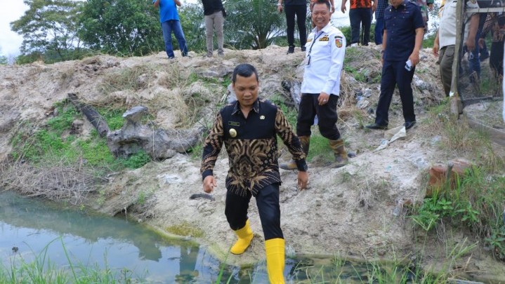 Atasi Banjir, Pj Muflihun: Kami Langsung Aksi di Lapangan Atasi Banjir, Pj Muflihun: Kami Langsung Aksi di Lapangan