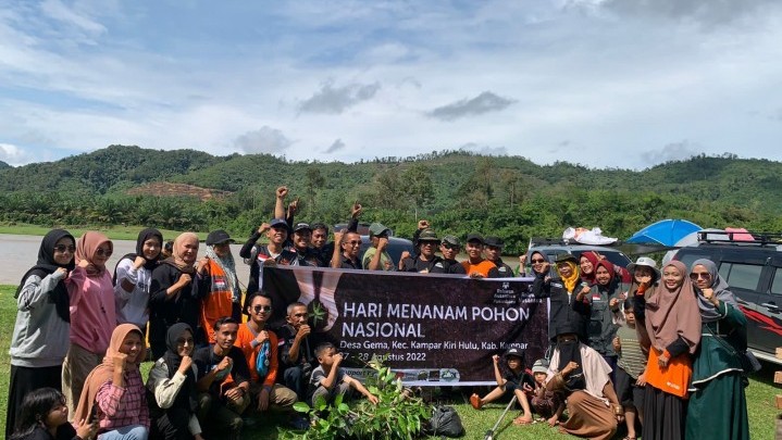 Di Desa Gema Kampar, Rumah Zakat Action Tanam 300 Pohon