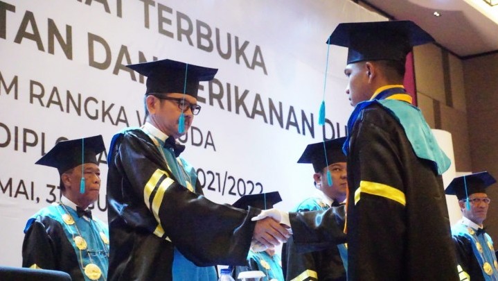 Ini Penerima Penghargaan Adhi Karya Taruna di Wisuda Mahasiswa Poltek KP Dumai Ini Penerima Penghargaan Adhi Karya Taruna di Wisuda Mahasiswa Poltek KP Dumai