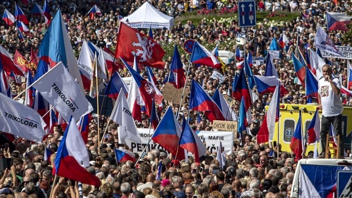 Harga BBM Naik, 70 Ribu Pengunjuk Rasa Banjiri Ibukota Ceko