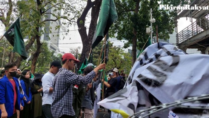 Tolak Kenaikan Harga BBM, HMI Jakarta Gelar Demo Tolak Kenaikan Harga BBM, HMI Jakarta Gelar Demo