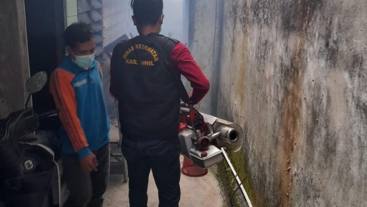 Dinkes Inhil Gelar Fogging Cegah DBD di Kota Tembilahan Dinkes Inhil Gelar Fogging Cegah DBD di Kota Tembilahan