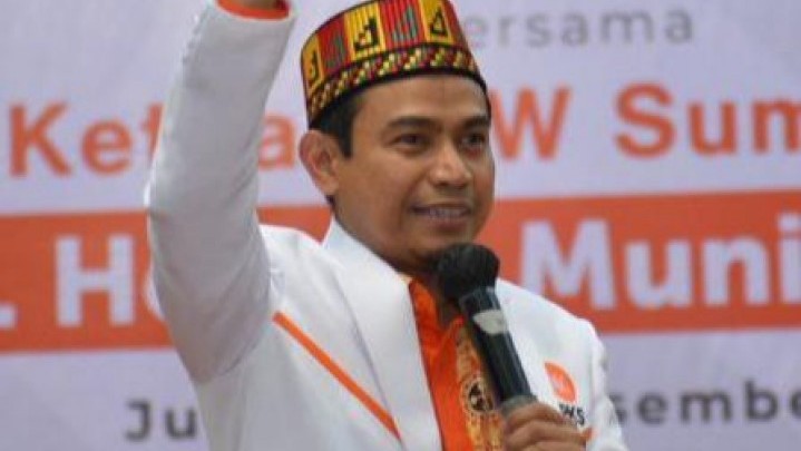 Hendry Munief Minta Semua Anggota Fraksi PKS DPRD di Sumbagut Tolak Kenaikan Harga BBM Hendry Munief Minta Semua Anggota Fraksi PKS DPRD di Sumbagut Tolak Kenaikan Harga BBM