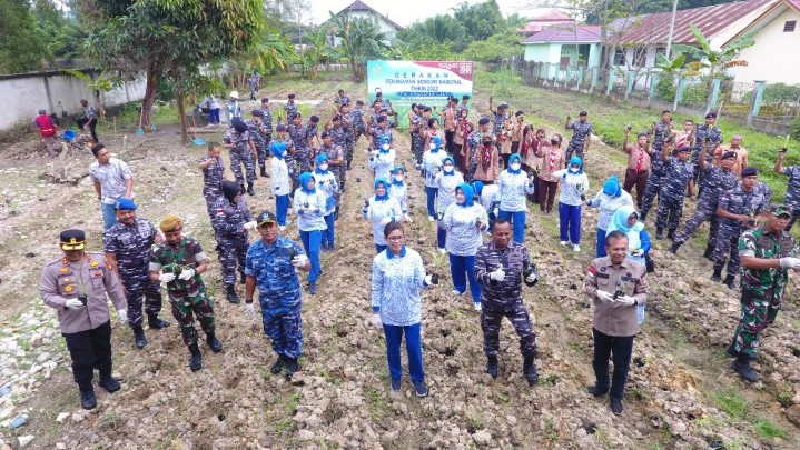 Ketahanan Pangan TNI AL di Kota Dumai dengan Program Tanam Jagung