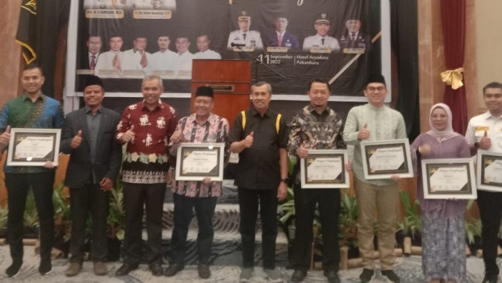 Kongres Perdana IPKR, Sejumlah Tokoh Pemuda Kampar Diberi Penghargaan Kongres Perdana IPKR, Sejumlah Tokoh Pemuda Kampar Diberi Penghargaan