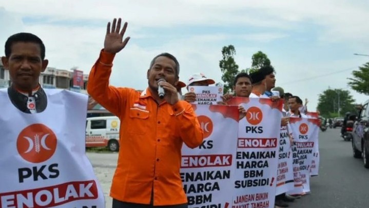 Tolak Kenaikan Harga BBM, PKS Pekanbaru Gelar Aksi Tolak Kenaikan Harga BBM, PKS Pekanbaru Gelar Aksi