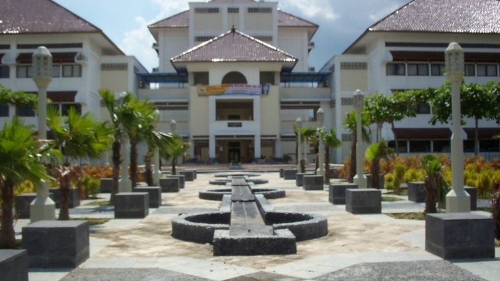 Bantu Masyarakat, Mahasiswa Kukerta Unisi Tembilahan Olah Batang Pisang Menjadi Keripik