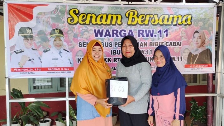 Dukung Gerakan Ketahanan Pangan, RW di Limbungan Baru Pekanbaru Bagikan Bibit Dukung Gerakan Ketahanan Pangan, RW di Limbungan Baru Pekanbaru Bagikan Bibit
