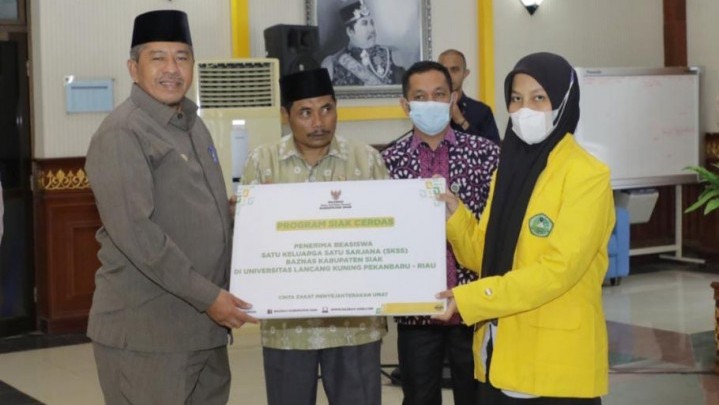 Bupati Lepas Puluhan Mahasiswa Program Siak Cerdas Baznas