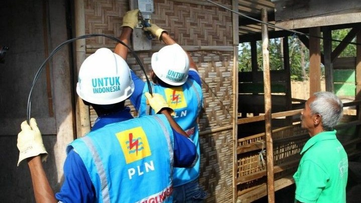 Kementerian ESDM Pasang Listrik Baru ke 83.000 Rumah Masyarakat Kurang Mampu Kementerian ESDM Pasang Listrik Baru ke 83.000 Rumah Masyarakat Kurang Mampu
