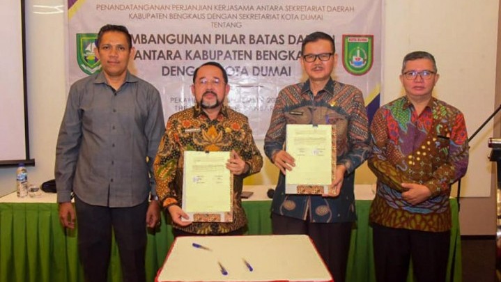 Pemkab Bengkalis dan Pemko Dumai Sepakat Bangun Pilar Batas Daerah Pemkab Bengkalis dan Pemko Dumai Sepakat Bangun Pilar Batas Daerah