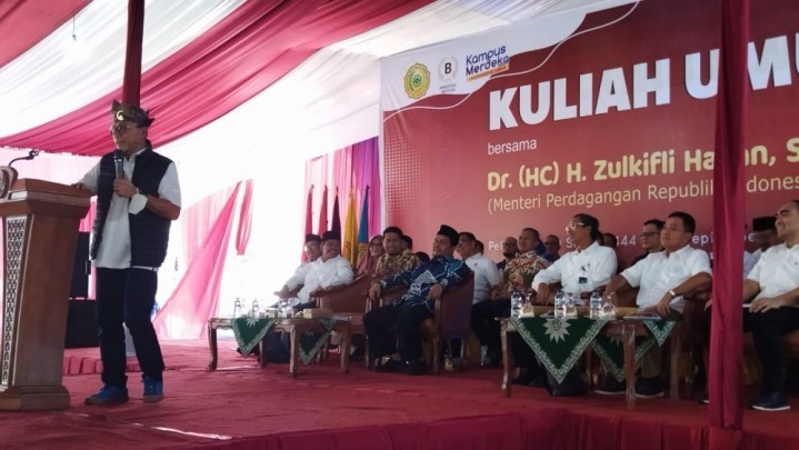 Mendag Zulhas Ingatkan Makna Kehidupan di Kuliah Umum UMRI Mendag Zulhas Ingatkan Makna Kehidupan di Kuliah Umum UMRI