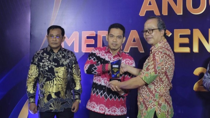 Gubri Syamsuar Apresiasi Media Center Riau Raih Penghargaan dari Kementerian Kominfo Gubri Syamsuar Apresiasi Media Center Riau Raih Penghargaan dari Kementerian Kominfo