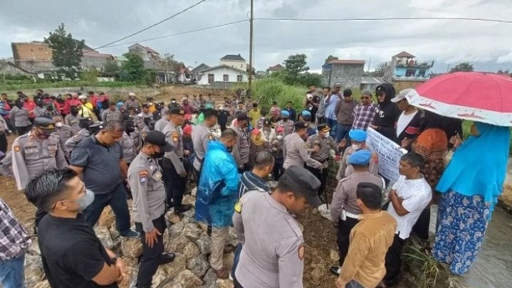 Tidak Terima Keputusan MA, Eksekusi Lahan di Bukittinggi Nyaris Ricuh