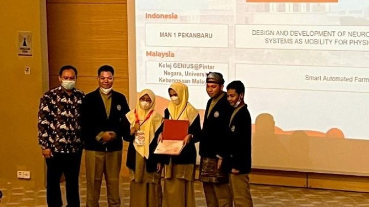 Membanggakan, MAN 1 Pekanbaru Raih Medali Emas di Ajang WICE 2022 Membanggakan, MAN 1 Pekanbaru Raih Medali Emas di Ajang WICE 2022