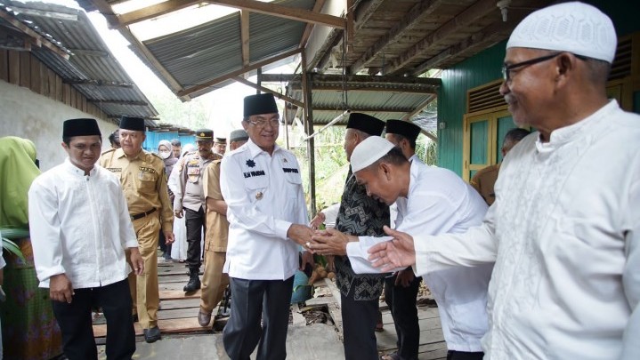 Hadiri Maulid Nabi Di Desa Tekulai Hilir, Bupati HM Wardan: Mari Perkuat Ukhuwah Hadiri Maulid Nabi Di Desa Tekulai Hilir, Bupati HM Wardan: Mari Perkuat Ukhuwah