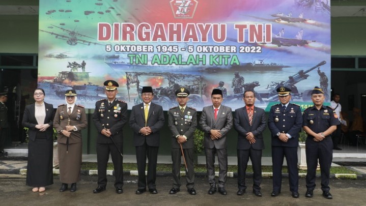 Dandim Inhil Sampaikan Hasil Survei Tingkat Kepercayaan Masyarakat pada TNI Dandim Inhil Sampaikan Hasil Survei Tingkat Kepercayaan Masyarakat pada TNI