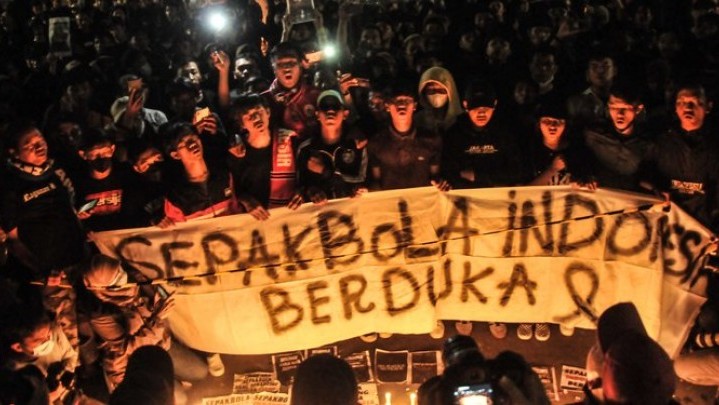 Tragedi Kanjuruhan, Mahasiswa Desak Kapolda Jatim Dicopot Tragedi Kanjuruhan, Mahasiswa Desak Kapolda Jatim Dicopot