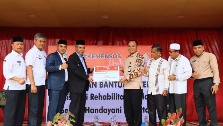 Kampar dan Kuansing Dapat Bantuan Ratusan Juta Rupiah dari Kemensos Kampar dan Kuansing Dapat Bantuan Ratusan Juta Rupiah dari Kemensos