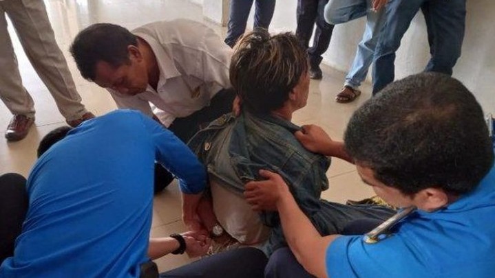 Pria Loncat dari Flyover Pelabuhan Punggur Batam Disebut Sering Kesurupan Pria Loncat dari Flyover Pelabuhan Punggur Batam Disebut Sering Kesurupan