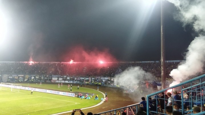 Arema vs Persebaya Live di Malam Hari demi Iklan Rokok? Ini Jawaban Indosiar Arema vs Persebaya Live di Malam Hari demi Iklan Rokok? Ini Jawaban Indosiar