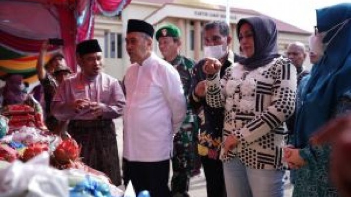Pemprov Riau Gelar Pasar Murah di Bengkalis Guna Tekan Inflasi Pemprov Riau Gelar Pasar Murah di Bengkalis Guna Tekan Inflasi