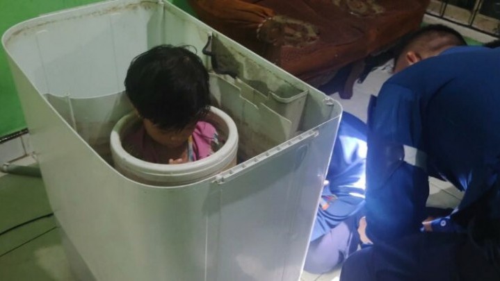 Balita 4 Tahun di Padang Terjepit dalam Mesin Cuci