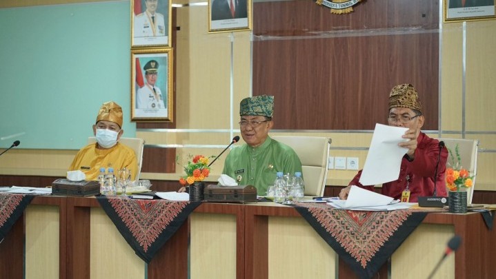 Bupati HM Wardan Tidak Ingin Tinggalkan Hutang di Akhir Jabatannya Bupati HM Wardan Tidak Ingin Tinggalkan Hutang di Akhir Jabatannya