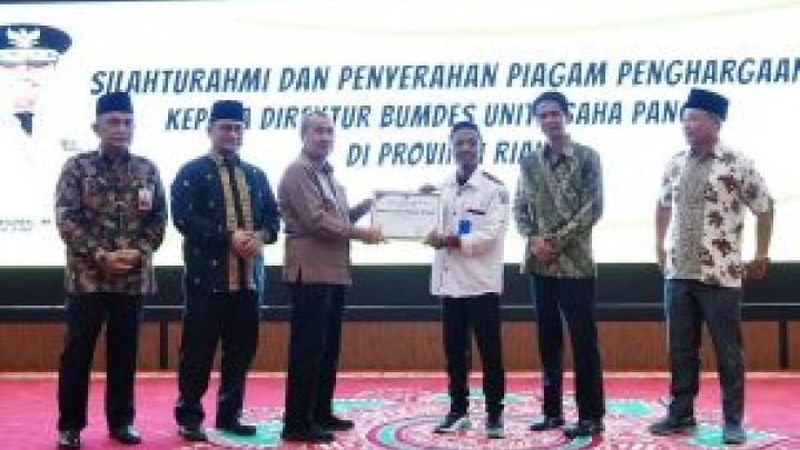 BUMDes di Riau Dapat Penghargaan Usai Catat Omset Rp149 Miliar BUMDes di Riau Dapat Penghargaan Usai Catat Omset Rp149 Miliar