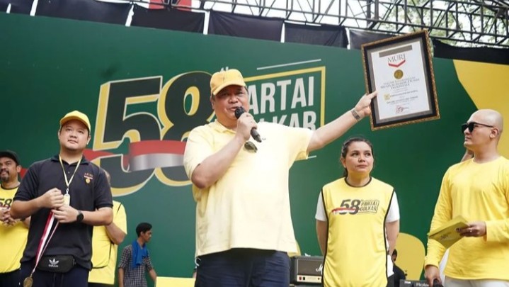 Jalan Sehat HUT ke-58 Partai Golkar Pecahkan Rekor MURI Jalan Sehat HUT ke-58 Partai Golkar Pecahkan Rekor MURI