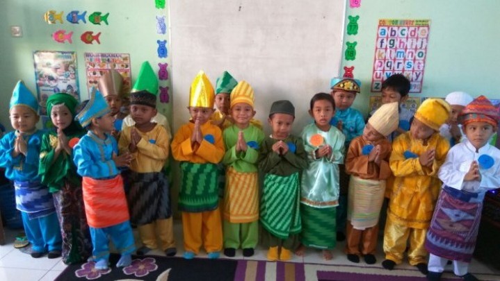 Disdik Riau Akan Rapikan Penggunaan Pakaian Adat Melayu di Sekolah Disdik Riau Akan Rapikan Penggunaan Pakaian Adat Melayu di Sekolah