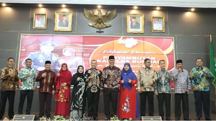 Irjen Pol Suharyono Disambut Khusus Sebagai Kapolda Sumbar Irjen Pol Suharyono Disambut Khusus Sebagai Kapolda Sumbar