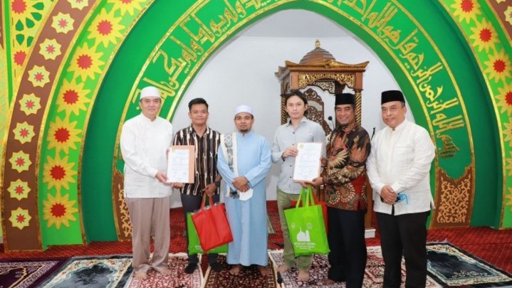 Dua Pemuda Ini Masuk Islam, Disaksikan Ketua PWNU Riau dan Kapolda Dua Pemuda Ini Masuk Islam, Disaksikan Ketua PWNU Riau dan Kapolda