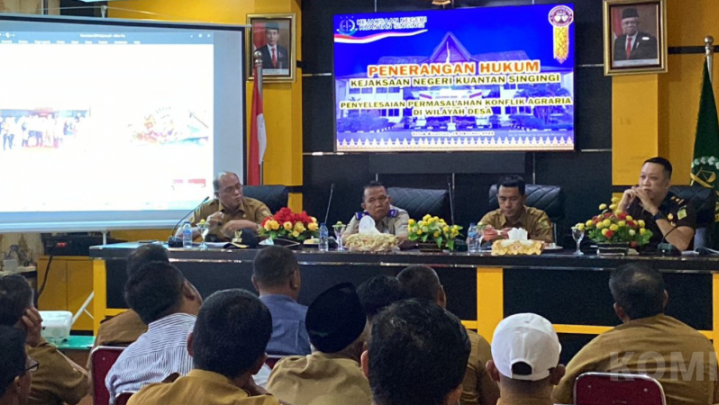 Kades di Kuansing Dapat Penerangan Hukum Pertanahan dari Kejari Kades di Kuansing Dapat Penerangan Hukum Pertanahan dari Kejari