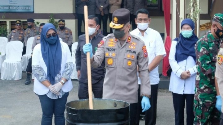 Teddy Minahasa Bantah Ganti Barang Bukti Narkoba dengan Tawas