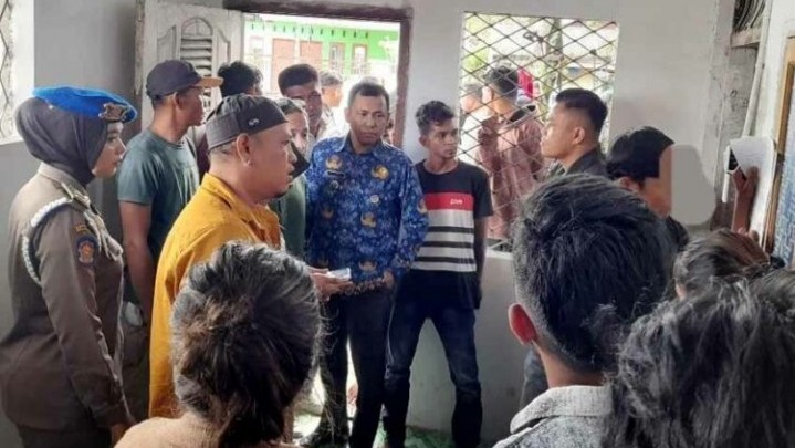 Dugaan Mesum, Pasangan Remaja Diamankan Satpol PP Padang Dugaan Mesum, Pasangan Remaja Diamankan Satpol PP Padang