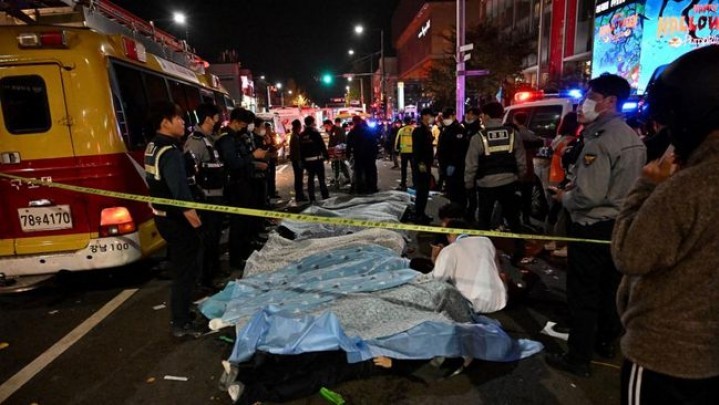 Warga Korsel Berdesakan di Itaewon, 50 Orang Terkapar Henti Jantung