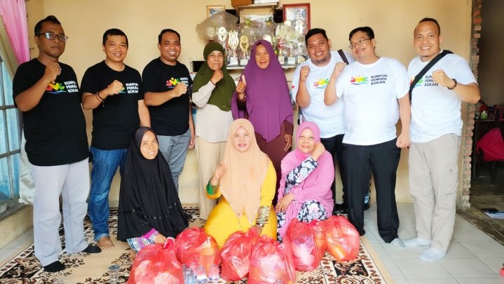 Rumpun Pemuda Rokan Berbagi Sembako Rumpun Pemuda Rokan Berbagi Sembako