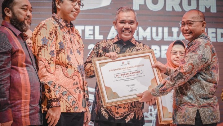 Pj. Bupati Kampar Terima Penghargaan NSF SKK Migas 2022