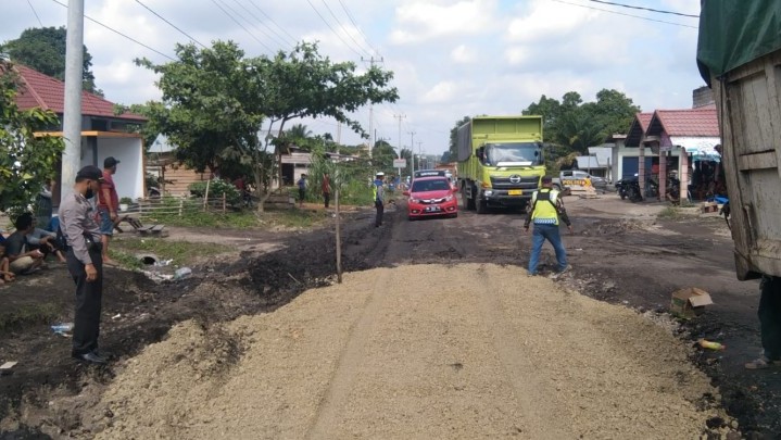Truk ODOL Dituding Pemprov Riau Penyebab Rusak Parahnya jalan Lintas Tengah