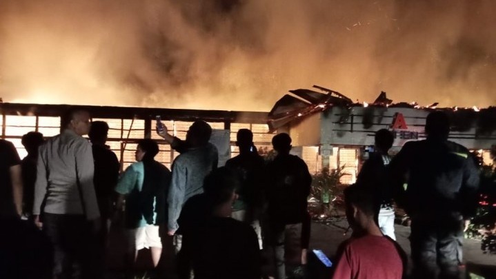 Dini Hari Tadi SMAN 1 Sicincin Padang Pariaman Terbakar