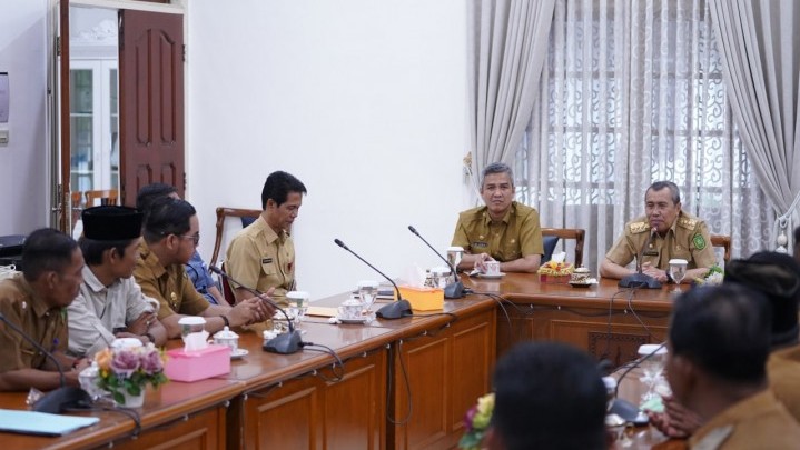 Temui Gubri Syamsuar, Sejumlah Kades Kabupaten Meranti Minta Tetap Perhatikan Desa