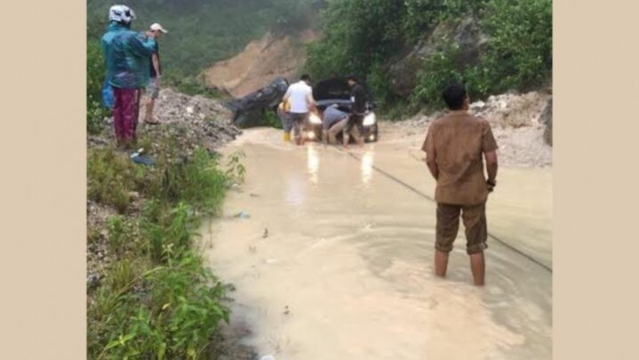 Malalak Timur Sumbar Longsor, Jalan Menuju Sicincin Ditutup Malalak Timur Sumbar Longsor, Jalan Menuju Sicincin Ditutup