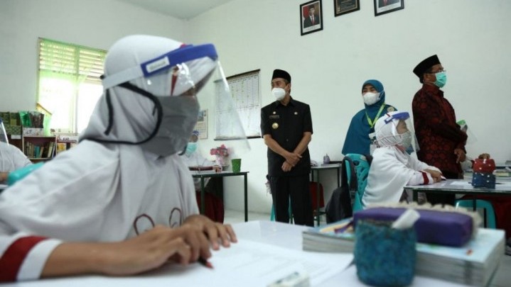 Peserta Didik Tidak Tertampung di Sekolah Negeri, Gubri Minta Bantuan Sekolah Swasta