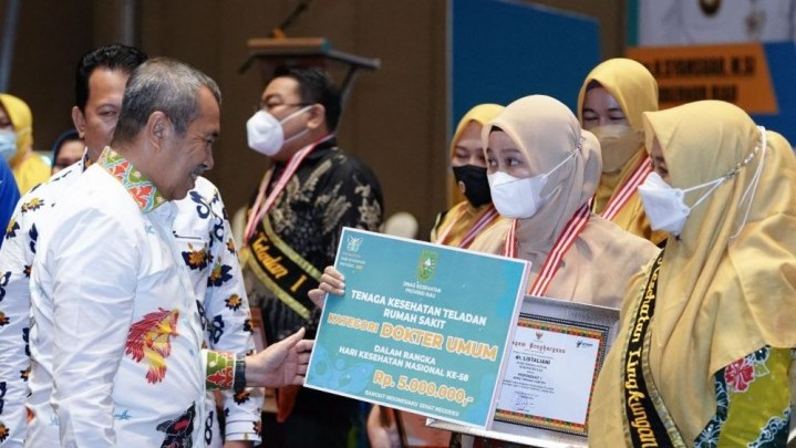 Isadora Winangun SKM, dari PKM Kota Baru, Indragiri Hulu Jadi Nakes Teladan Riau 2022 Isadora Winangun SKM, dari PKM Kota Baru, Indragiri Hulu Jadi Nakes Teladan Riau 2022