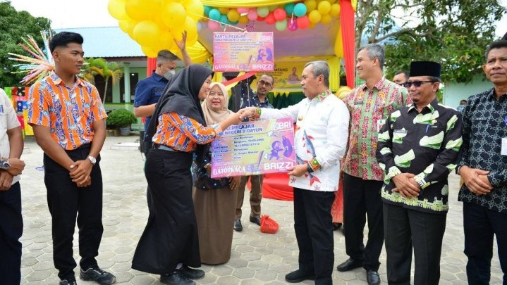 Permasalah Air PAM, Kepsek SMAN 2 Dayun Mengadu ke Gubri Syamsuar Permasalah Air PAM, Kepsek SMAN 2 Dayun Mengadu ke Gubri Syamsuar