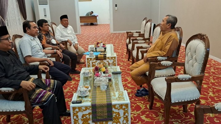 Terima Audiensi Pengurus IKA Unri, Gubernur Syamsuar Bersedia Hadiri Rakernas Terima Audiensi Pengurus IKA Unri, Gubernur Syamsuar Bersedia Hadiri Rakernas