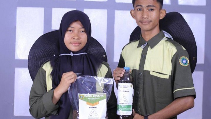 Dinas Pertanian Karimun Tertarik dengan Kompos Komplit Pelajar SMK Negeri Kundur Dinas Pertanian Karimun Tertarik dengan Kompos Komplit Pelajar SMK Negeri Kundur